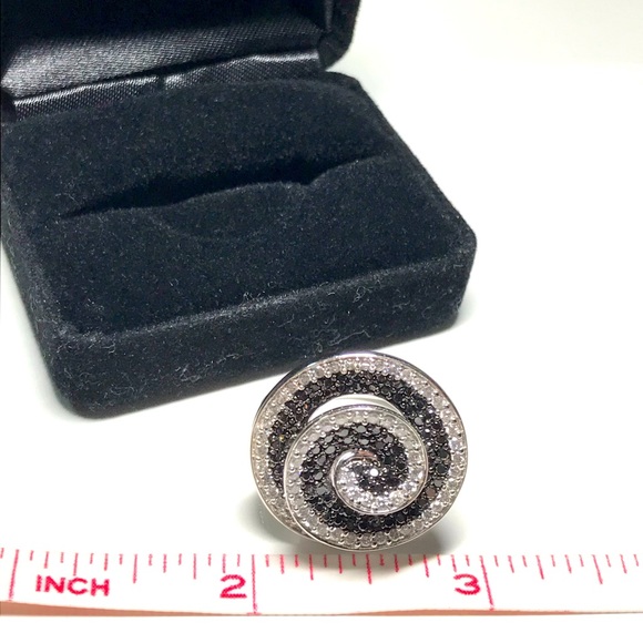 ⭐️HOST PICK⭐️ MACYS Black & White Diamonds 14KT Gold Spiral Ring - Picture 12 of 12
